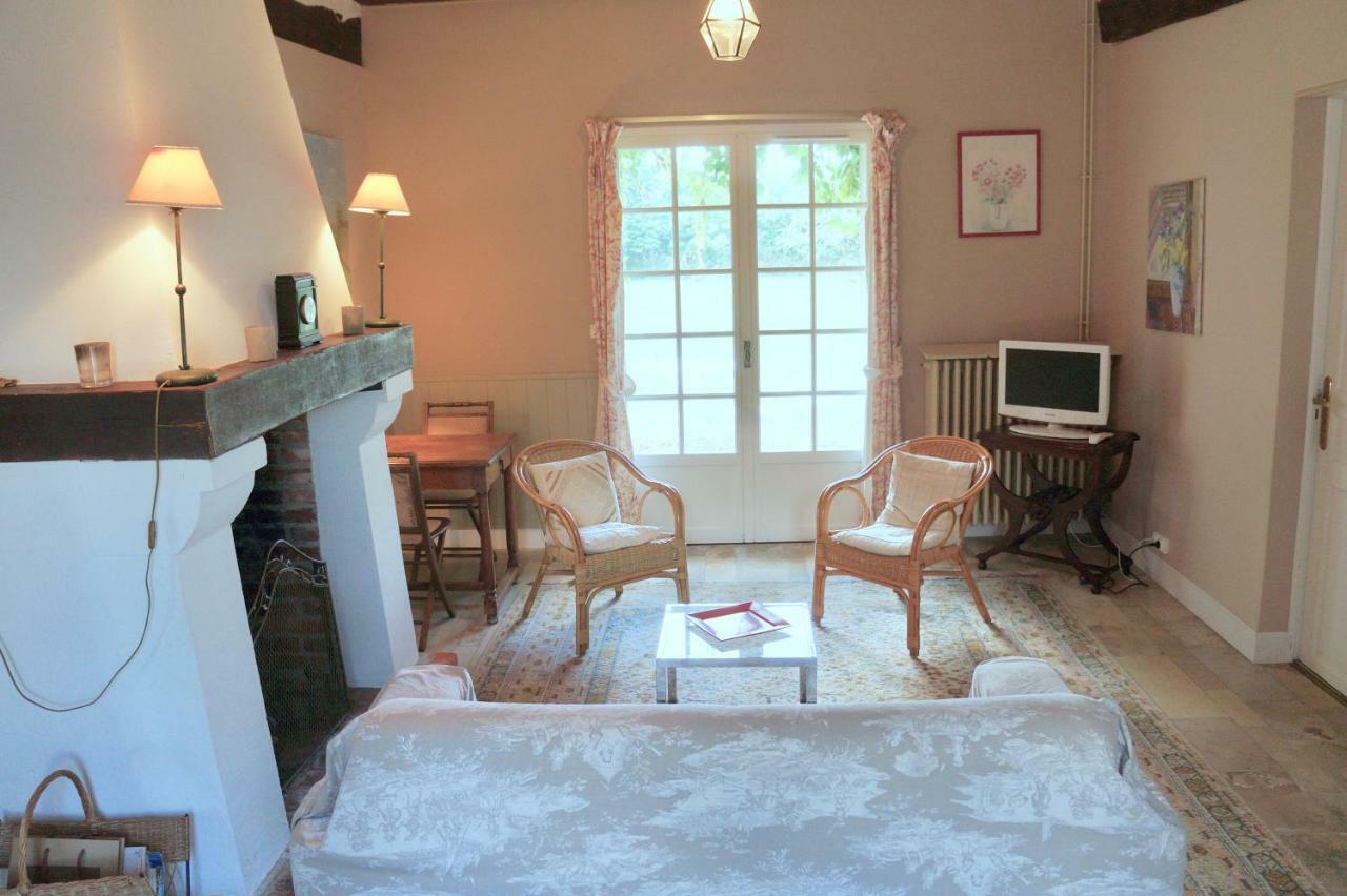 Les Hauts De Chaume Génillé 外观 照片